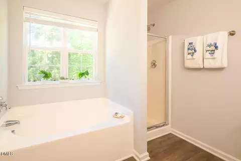 Bath - 6 Dawson Ct, Durham, NC 27703 photo 5 of 6