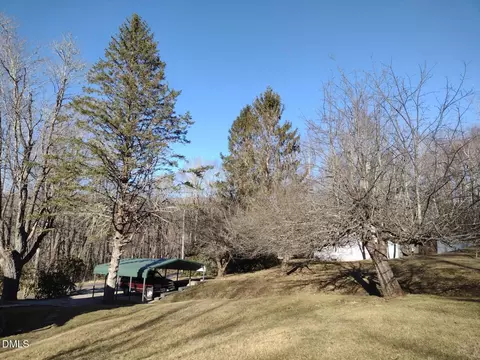 659 Chestnut Grove Rd, Spruce Pine, NC 28777