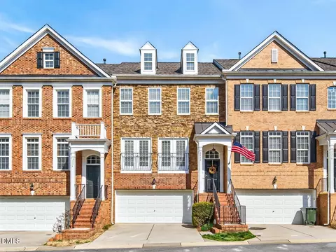 2512 Blooming St, Raleigh, NC 27612