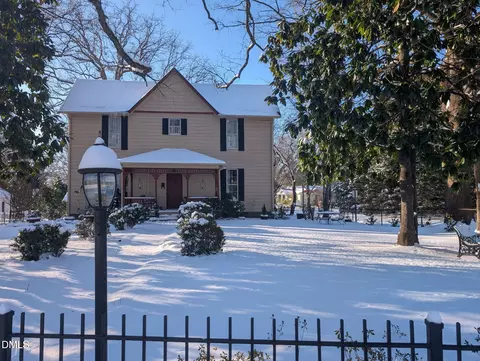 916 W Davis St, Burlington, NC 27215