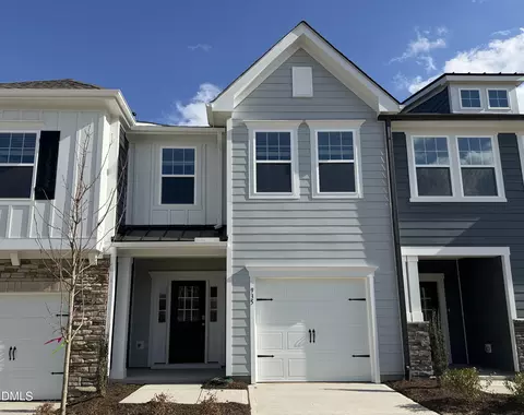935 Kensley Grove Ln, Fuquay Varina, NC 27526