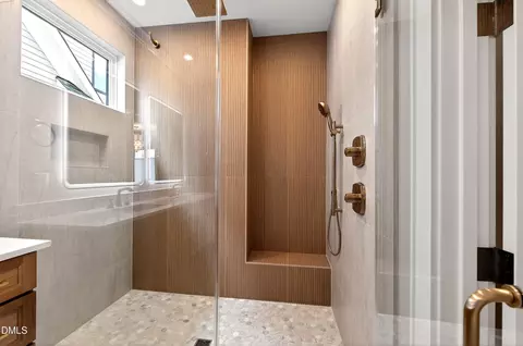 Bath - 1614 Carson St, Raleigh, NC 27608 photo 7 of 9