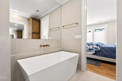 Bath - 1614 Carson St, Raleigh, NC 27608 photo 6 of 9