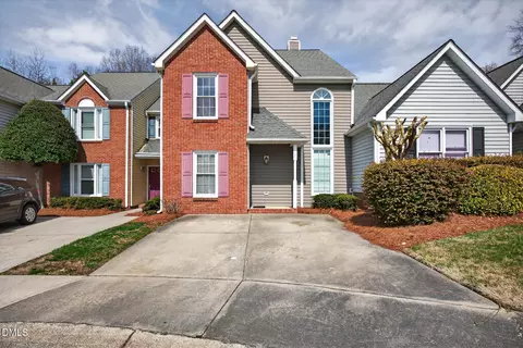 7 Cedar Knoll Ct, Greensboro, NC 27407