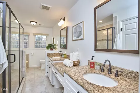Bath - 4 Harvey Pl, Durham, NC 27705 photo 3 of 8