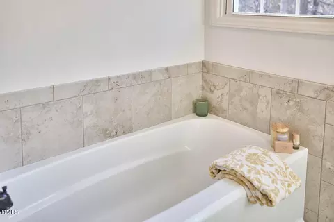Bath - 4 Harvey Pl, Durham, NC 27705 photo 6 of 8