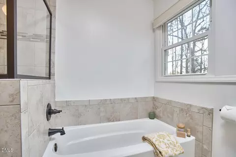 Bath - 4 Harvey Pl, Durham, NC 27705 photo 5 of 8