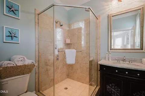Bath - 3604 Nightfall Ct, Raleigh, NC 27607 photo 5 of 8