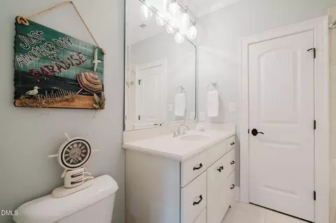 Bath - 3604 Nightfall Ct, Raleigh, NC 27607 photo 6 of 8