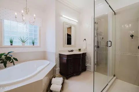 Bath - 3604 Nightfall Ct, Raleigh, NC 27607 photo 3 of 8