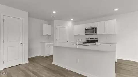 Entry Way - 107 Vignette Dr, Smithfield, NC 27577 photo 2 of 5