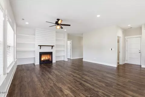 Living - 2249 Brogden Rd, Smithfield, NC 27577 photo 3 of 4
