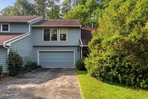 10 Clover Dr, Chapel Hill, NC 27517