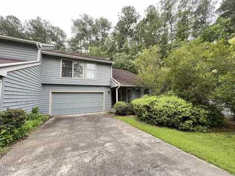 10 Clover Dr, Chapel Hill, NC 27517
