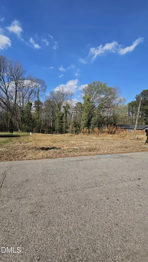 112 W W Pne, Holly Springs, NC 27540