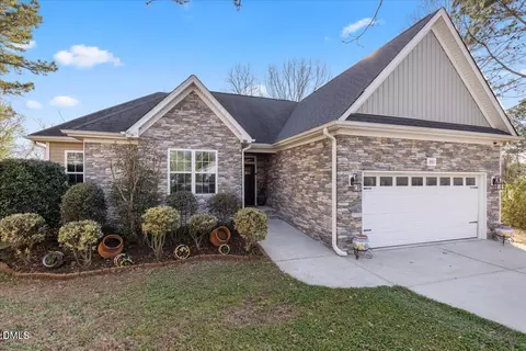801 Clean View Ct, Fuquay Varina, NC 27526
