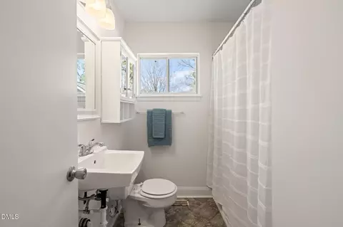 Bath - 825 Waring St, Durham, NC 27704 photo 2 of 2