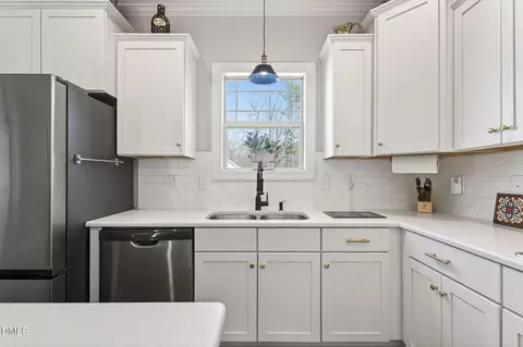 Kitchen - 16 Diamond Hill Cir, Garner, NC 27529 photo 4 of 5