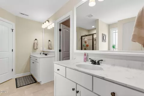 Bath - 16 Diamond Hill Cir, Garner, NC 27529 photo 4 of 6