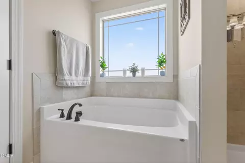 Bath - 16 Diamond Hill Cir, Garner, NC 27529 photo 6 of 6