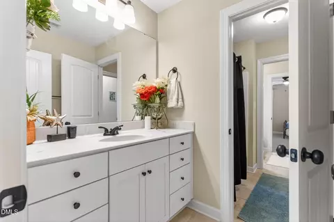 Bath - 16 Diamond Hill Cir, Garner, NC 27529 photo 2 of 6