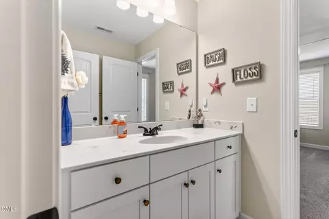 Bath - 16 Diamond Hill Cir, Garner, NC 27529 photo 3 of 6