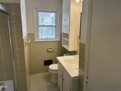 Bath - 1609 Juniper St, Durham, NC 27703 photo 1 of 3