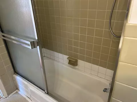 Bath - 1609 Juniper St, Durham, NC 27703 photo 3 of 3