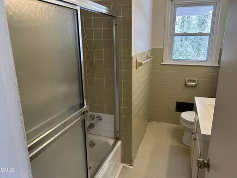 Bath - 1609 Juniper St, Durham, NC 27703 photo 2 of 3