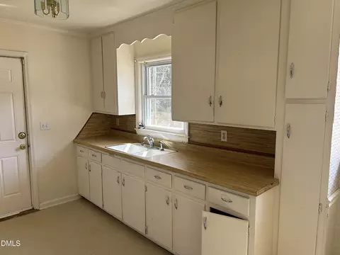 Kitchen - 1609 Juniper St, Durham, NC 27703 photo 2 of 4