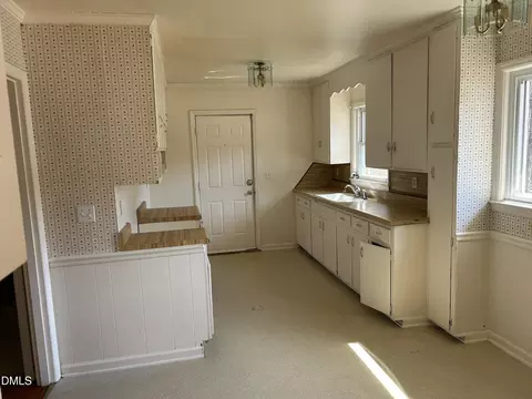 Kitchen - 1609 Juniper St, Durham, NC 27703 photo 4 of 4
