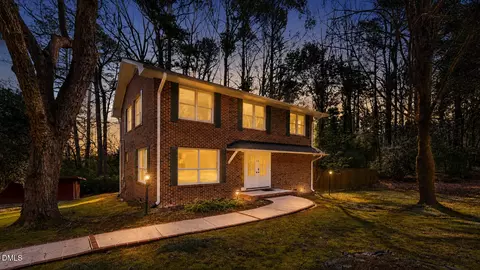 15 Abbey Rd, Chapel Hill, NC 27516