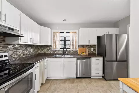 Kitchen - 18 Willow Bridge Dr, Durham, NC 27707 photo 2 of 2