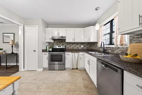 Kitchen - 18 Willow Bridge Dr, Durham, NC 27707 photo 1 of 2