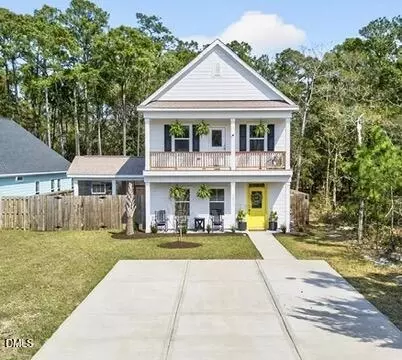 1212 N Caswell Ave, Southport, NC 28461