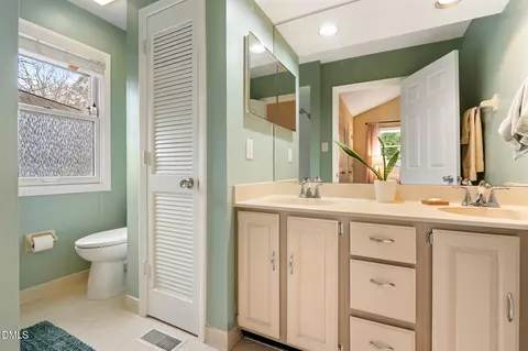 Bath - 407 Waterside Dr, Carrboro, NC 27510 photo 1 of 2