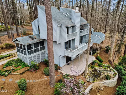 1423 Poinsett Dr, Chapel Hill, NC 27517