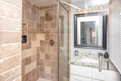 Bath - 1025 Cornell St, Durham, NC 27707 photo 5 of 6