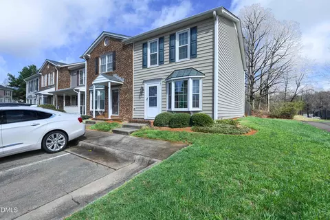 915 Shelby Dr #E, Greensboro, NC 27409