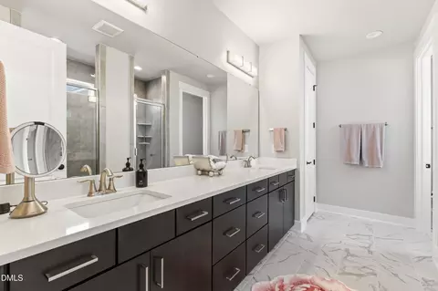 Bath - 1324 Copper Trace Ct, Wake Forest, NC 27587 photo 2 of 4