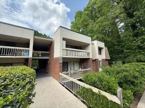 500 Umstead Dr UNIT 208, Chapel Hill, NC 27516