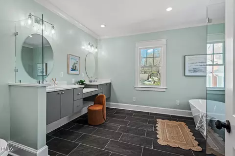 Bath - 1106 9th St, Durham, NC 27705 photo 4 of 16