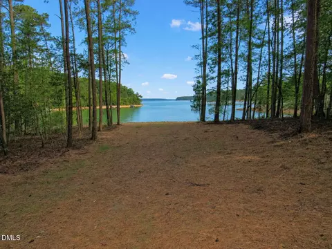 141 Shoreline Dr, Manson, NC 27553