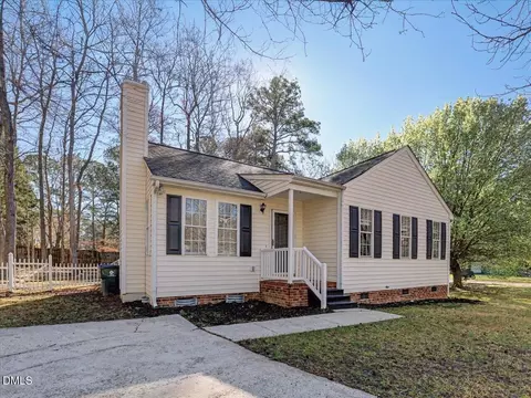 325 Wolfbridge Rd, Holly Springs, NC 27540