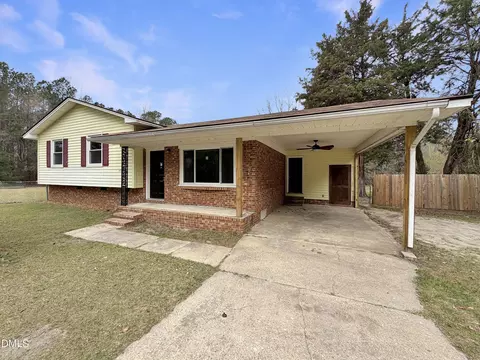 1181 Mcneil St, Spring Lake, NC 28390