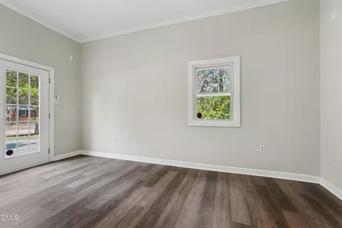 Living - 503 Laurel Dr, Smithfield, NC 27577 photo 1 of 2
