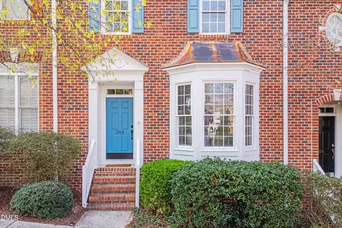 204 Greenview Dr, Chapel Hill, NC 27516