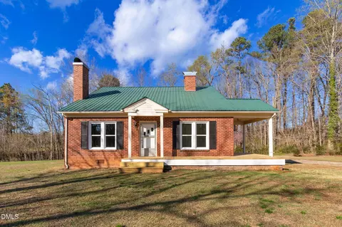 2200 W 3rd St, Siler City, NC 27344