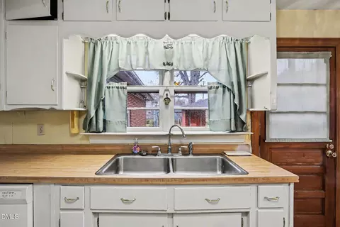 Kitchen - 207 E Griswold St, Selma, NC 27576 photo 4 of 4