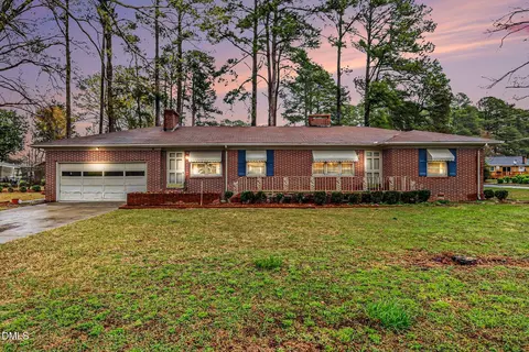 207 E Griswold St, Selma, NC 27576